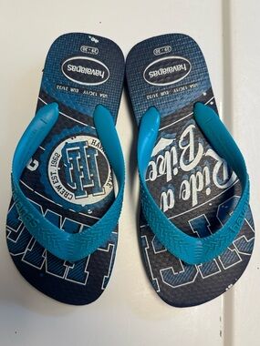 Havaianas Kids Navy Flip Flops with Teal Straps size youth 13-1 BR/EU 29-30